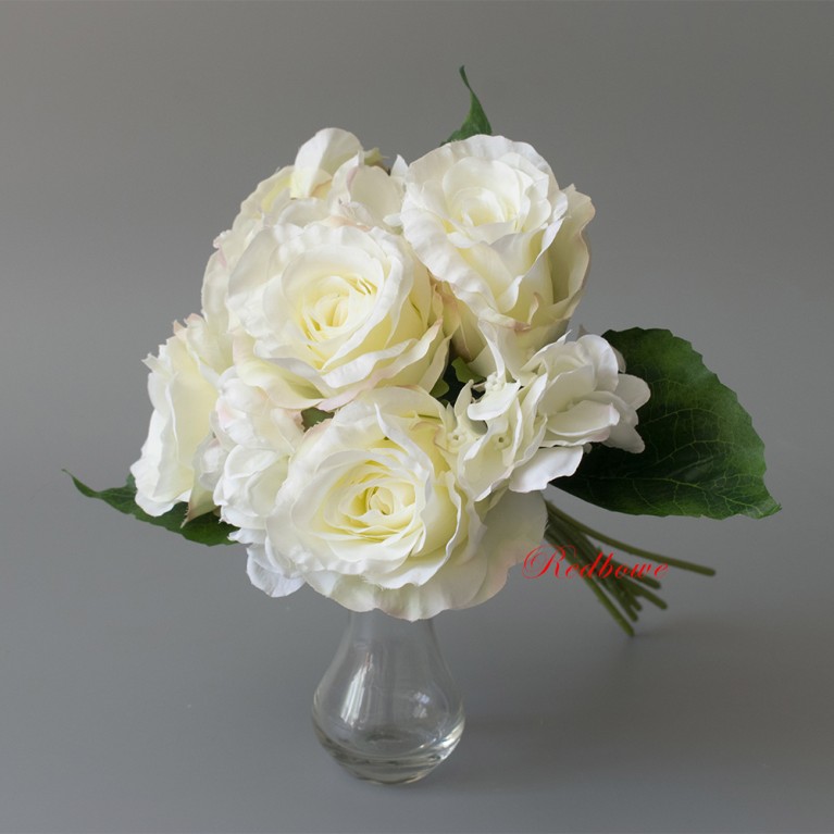 Букет роза и гортензия белые Б455