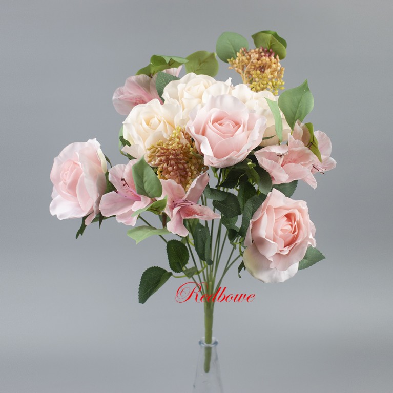 Букет роз с декором розово-кремовый Б547