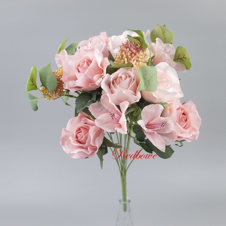 Букет роз с декором розовые Б547