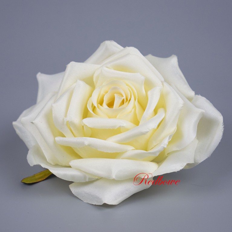 Роза крупная д.13,5см кремовая Г145